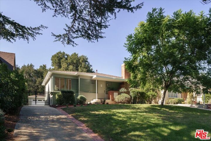 Property Photo: 2429 E Glenoaks Boulevard CA 91206