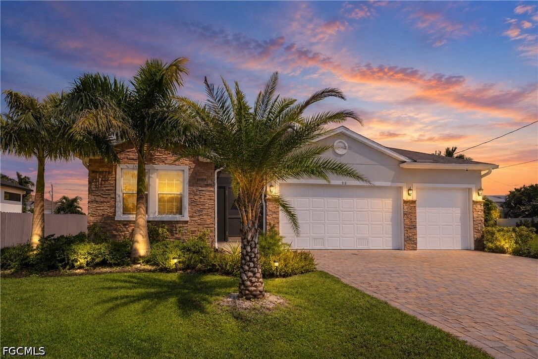 Property Photo:  113 SW 33rd Place  FL 33991 