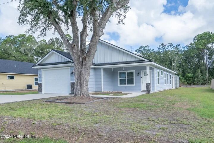 Property Photo: 27438 W 4th Avenue FL 32046