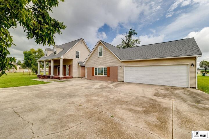 Property Photo: 4926 Arbroth Road LA 70736