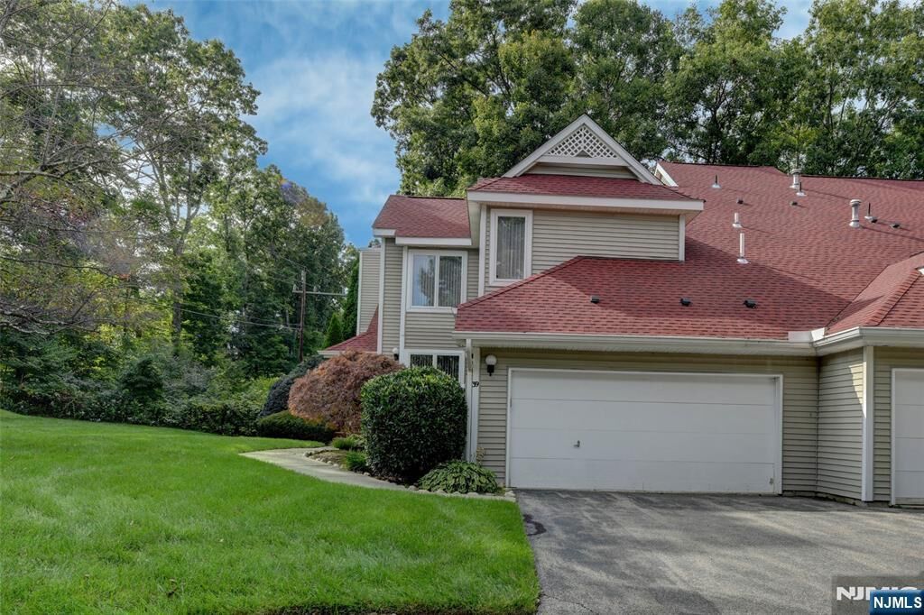Property Photo:  39 Ridgeview Terrace  NJ 07438 