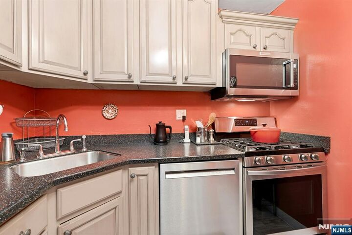 Property Photo:  2100 Linwood Avenue 6C  NJ 07024 