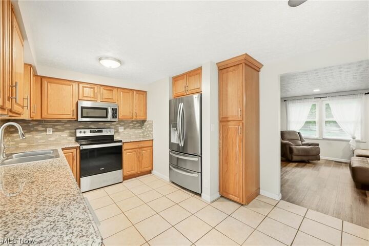 Property Photo:  7794 Castle Rock  OH 44484 