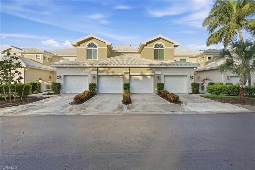 Property Photo:  4705 Hawks Nest Way 102  FL 34114 