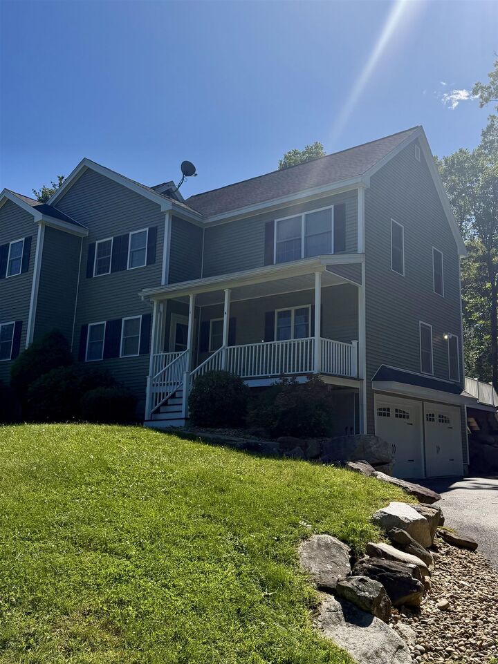 Property Photo:  4 Arbor Way  NH 03076 