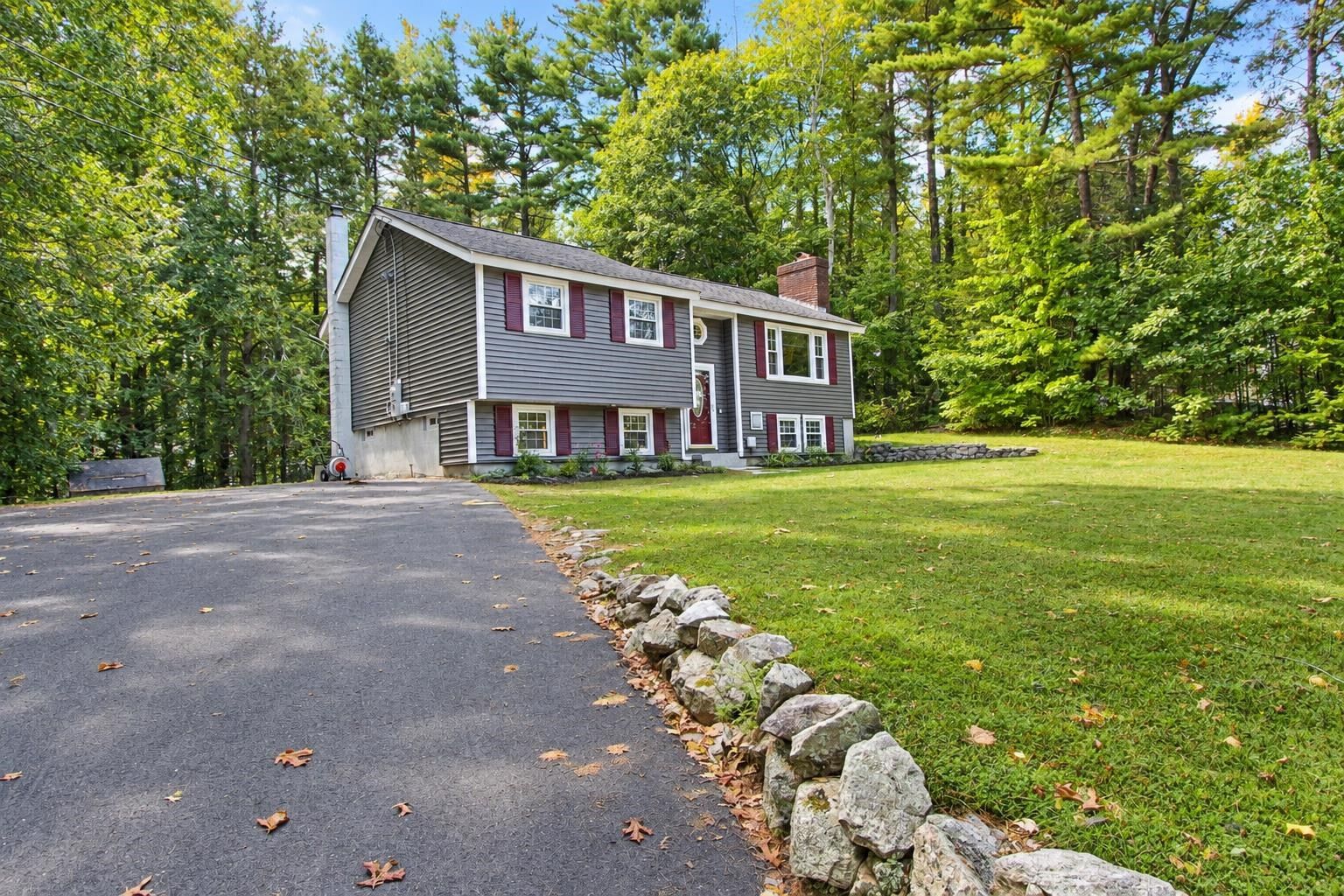 Property Photo: 12 Roundtree Drive NH 03054