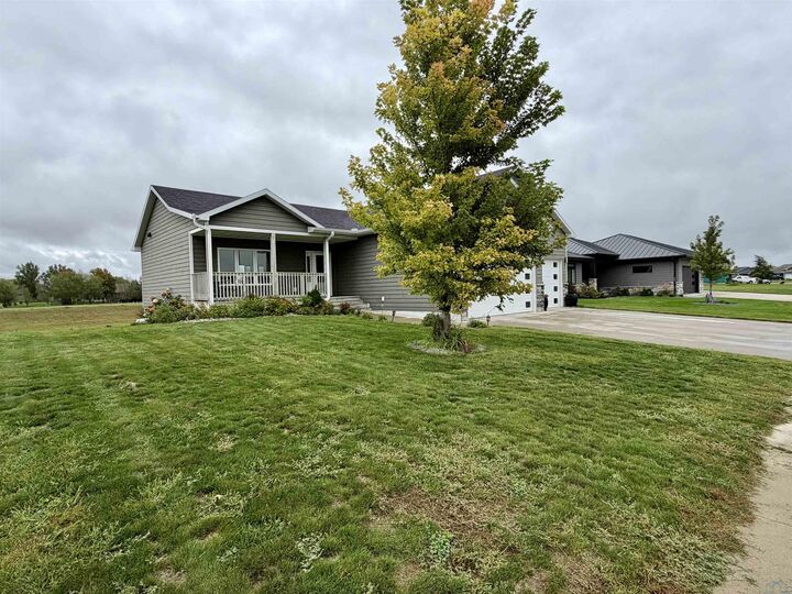 Property Photo:  1501 Country Club Drive  SD 57025 