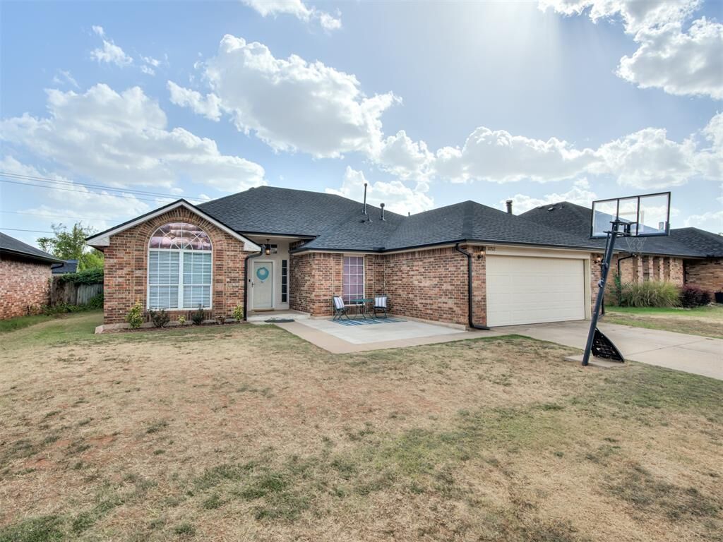 Property Photo:  11712 SW 7th Street  OK 73099 