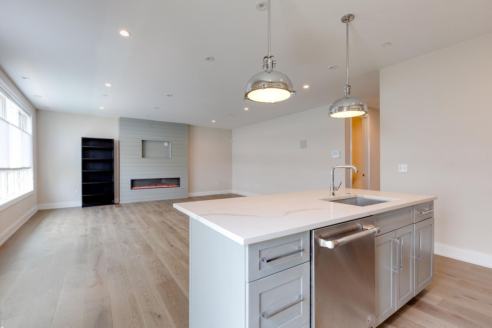Property Photo:  7 Baker Ct 2  MA 02125 