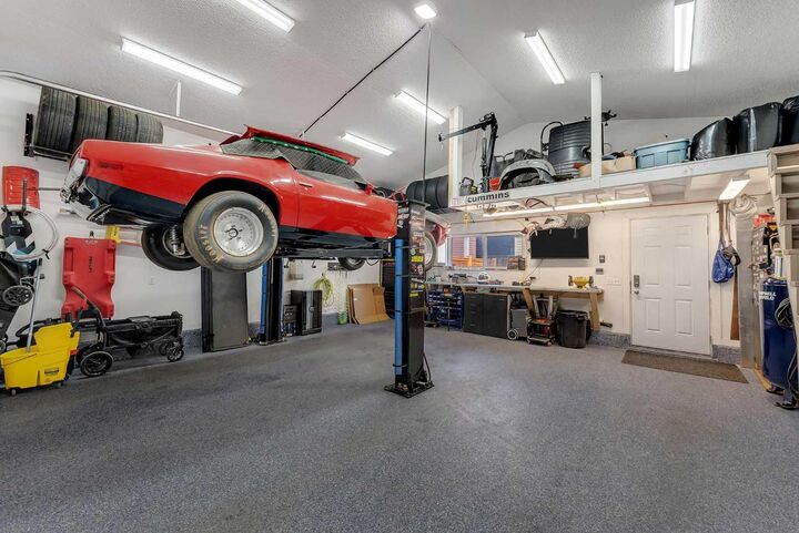 Property Photo:  721 Chinook Gate Lane  AB T4B 4W1 