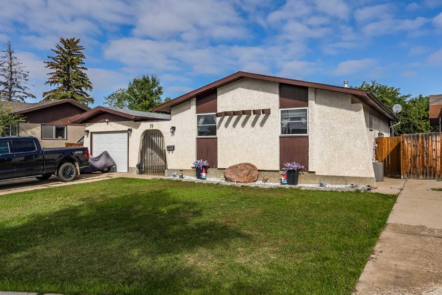 Property Photo:  76 Cypress Way SE  AB T1B 1G8 