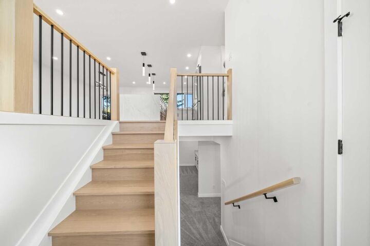Photo de la propriété:  5204 Barron Drive NW  AB T2L 1T6 