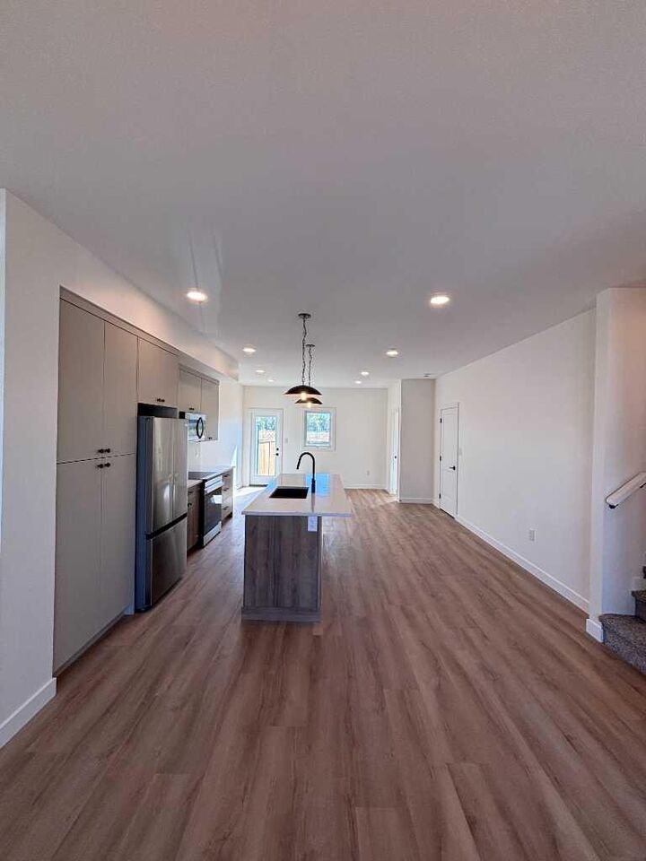 Property Photo:  2815 16 Avenue  AB T1M 0G9 