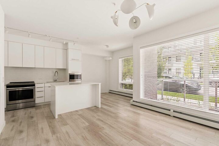 Property Photo:  3125 39 Street NW 110  AB T3B 6H5 