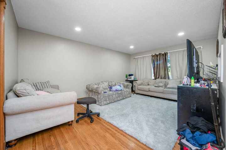 Property Photo:  823 Sabrina Road SW  AB T2W 0P5 