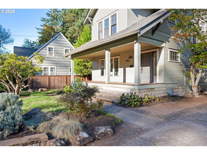 Property Photo:  2645 Emerald St  OR 97403 