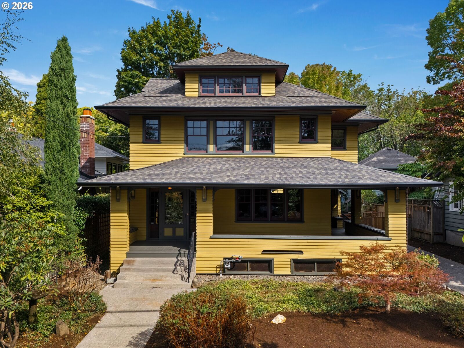 Property Photo:  3247 NE Glisan St  OR 97232 