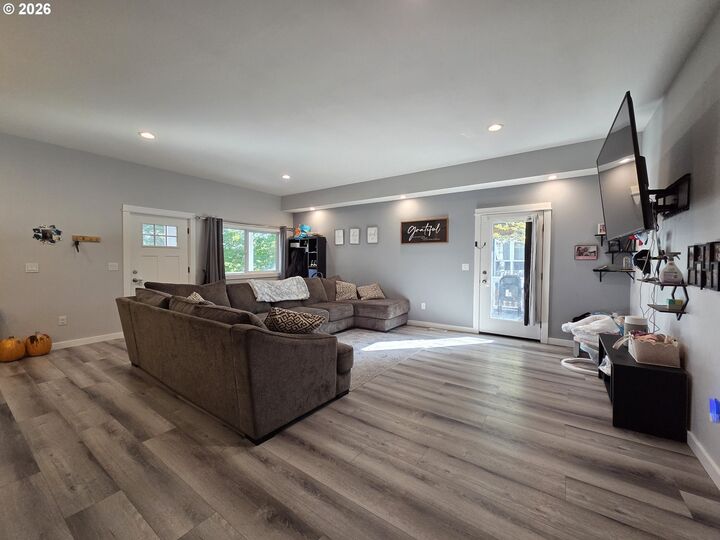 Property Photo: 906 N Ave OR 97850