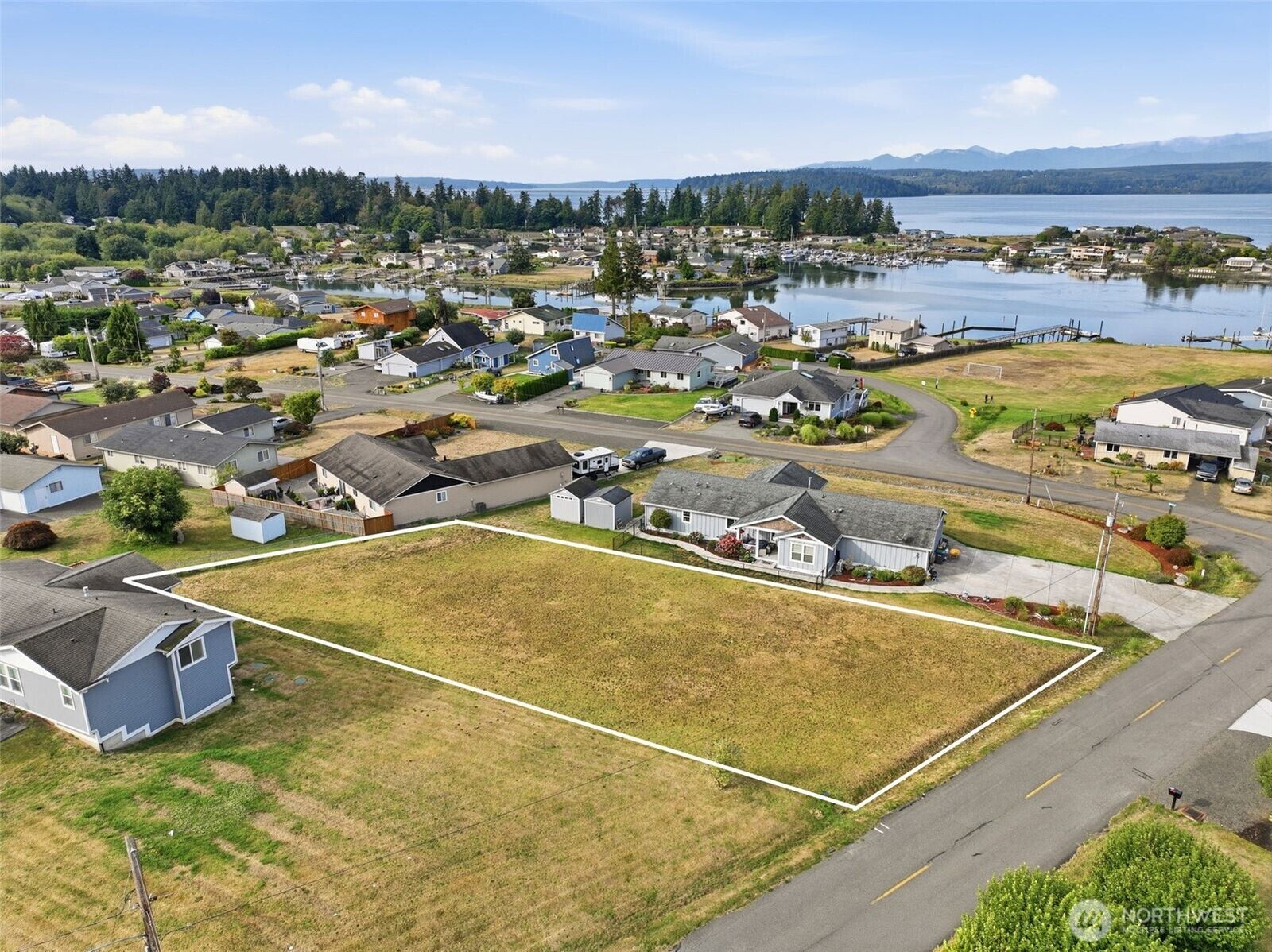Property Photo:  5067 NE Canal Lane  WA 98340 