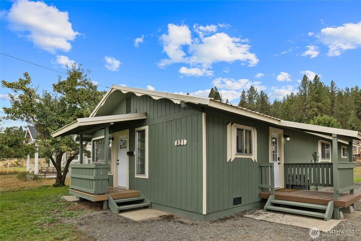 Property Photo: 821 E Fourth Street WA 98922