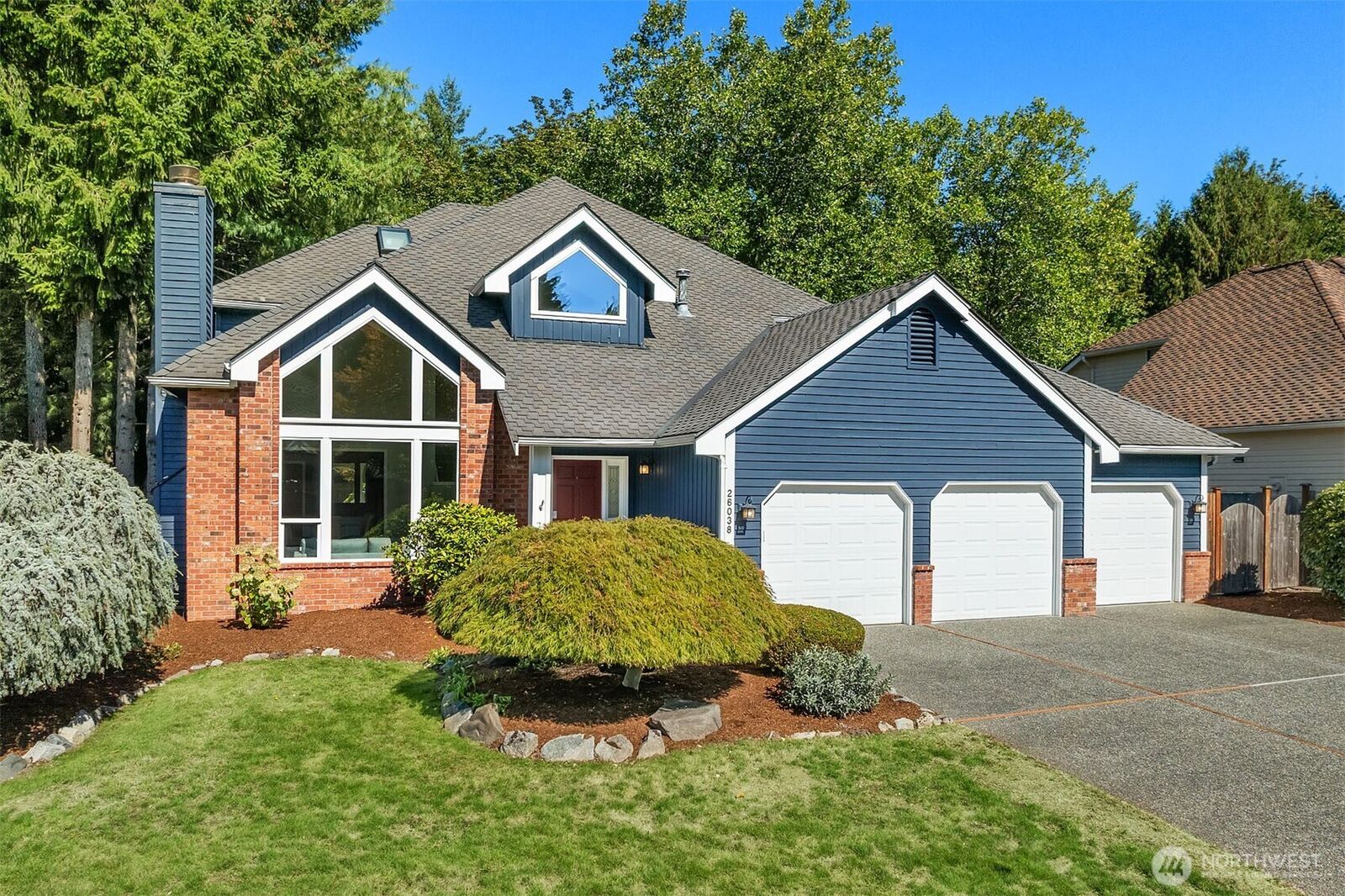 Property Photo: 26038 SE 38th Street WA 98029