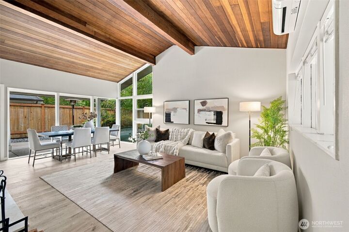 Property Photo:  3860 NE 41st Street  WA 98105 
