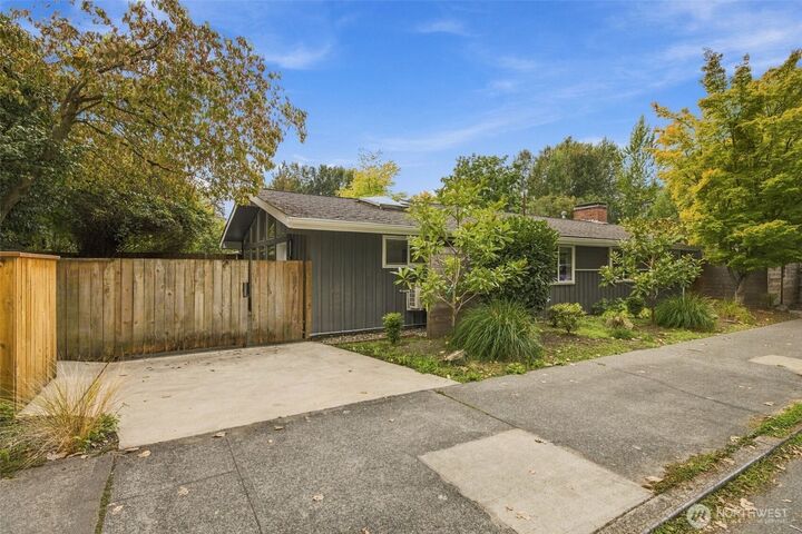 Property Photo:  3860 NE 41st Street  WA 98105 