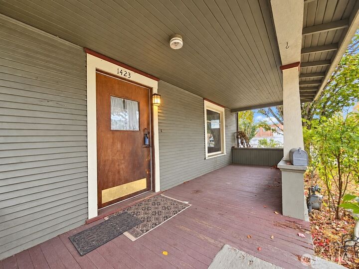 Property Photo: 1423 S Yakima Avenue WA 98405