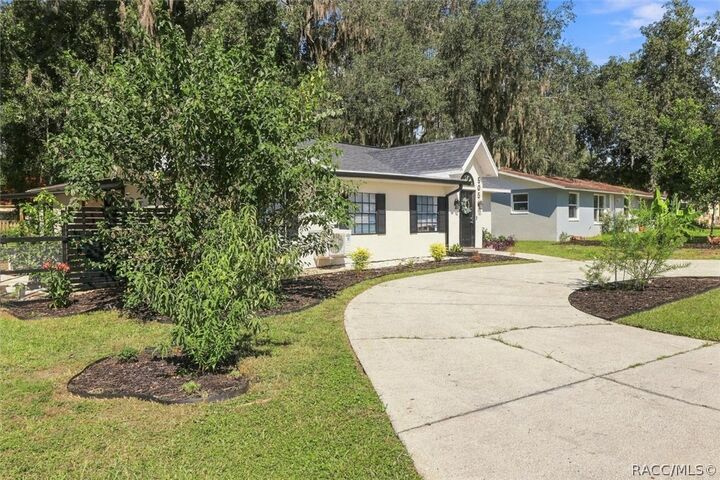 Property Photo: 505 Hickory Road FL 34450