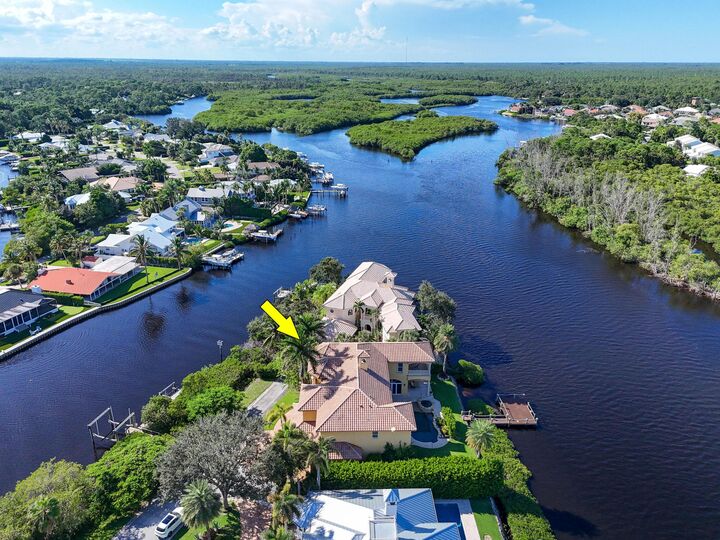 Property Photo:  18519 SE Palm Island Lane  FL 33458 