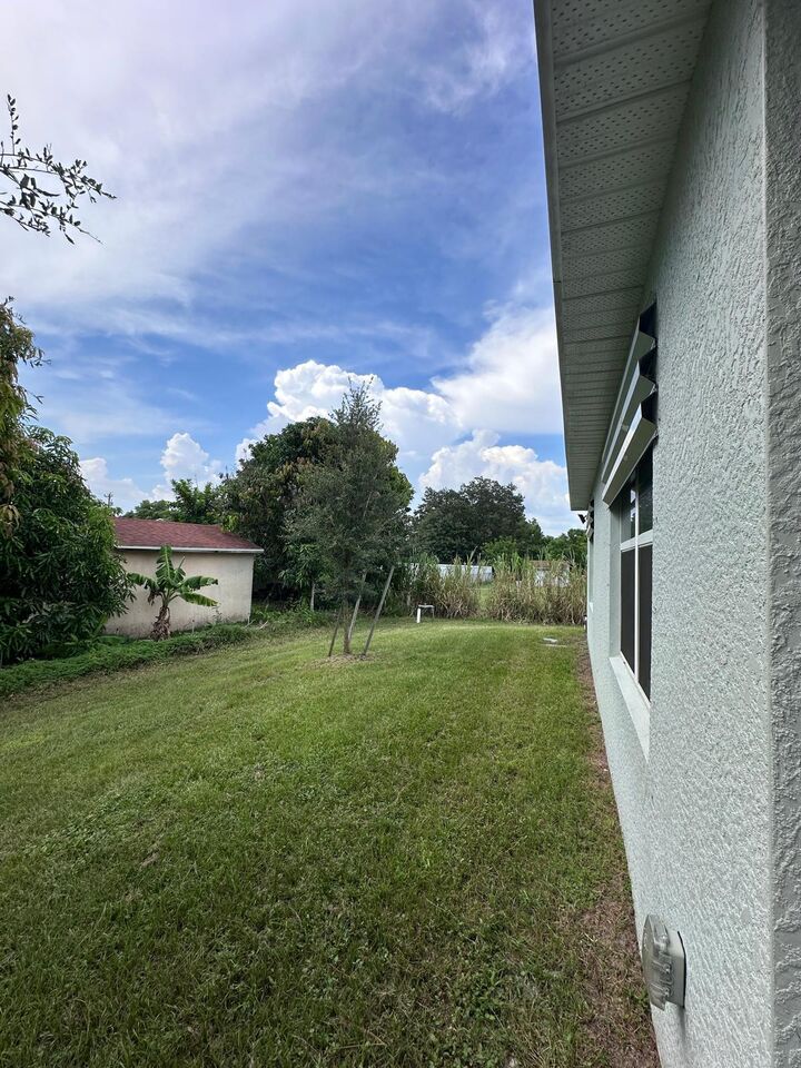 Property Photo:  911 Unice Avenue N  FL 33971 