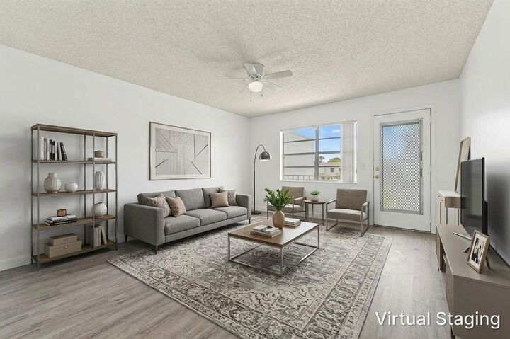 Property Photo: 809 Flanders Q FL 33484