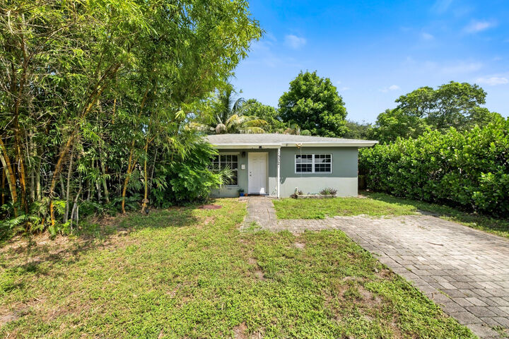 Property Photo:  1532 NW 7th Avenue  FL 33311 