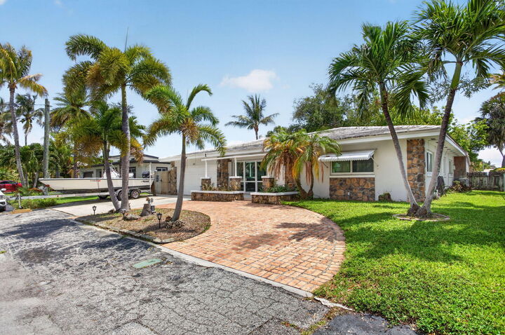 Property Photo:  420 SE 14th Avenue  FL 33060 