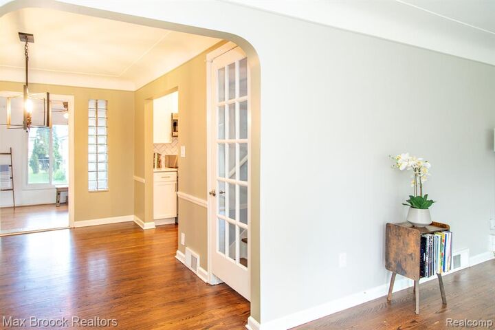 Property Photo: 10744 Kingston Avenue MI 48070