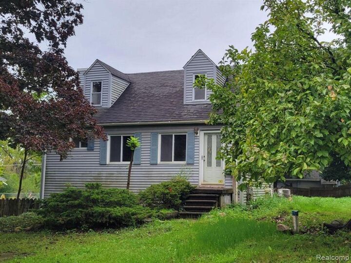 Property Photo: 28391 Rollcrest Road MI 48334