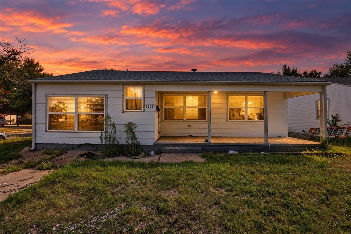 Property Photo: 2502 S Victoria Ave KS 67216