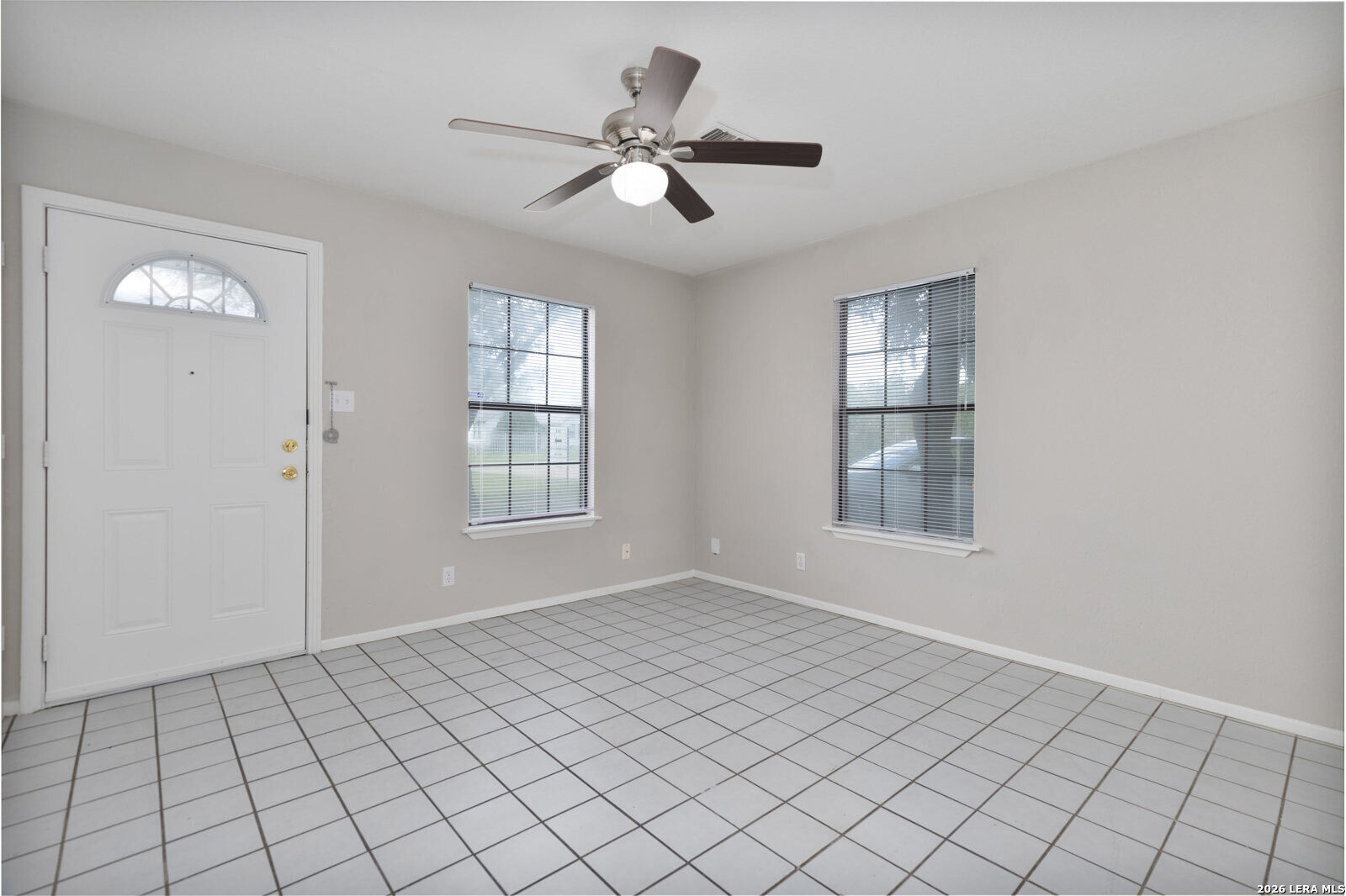 Property Photo: 927 W Formosa 4 TX 78221