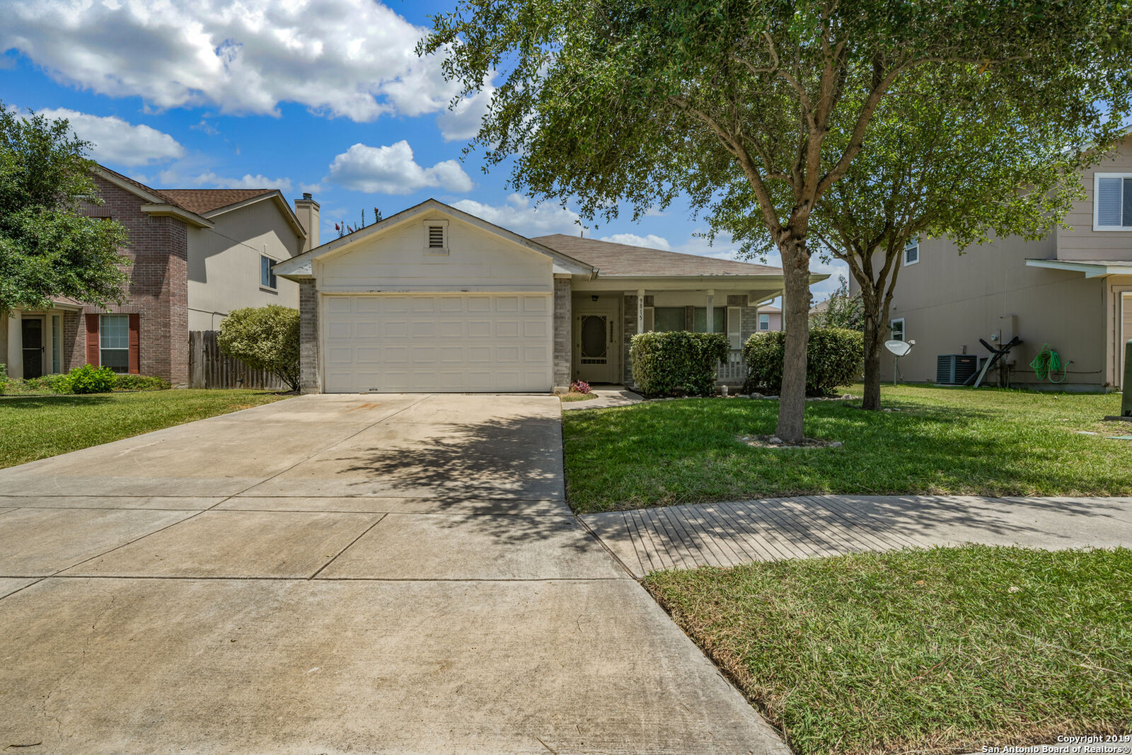 Property Photo:  9815 Autumn Pl  TX 78109 