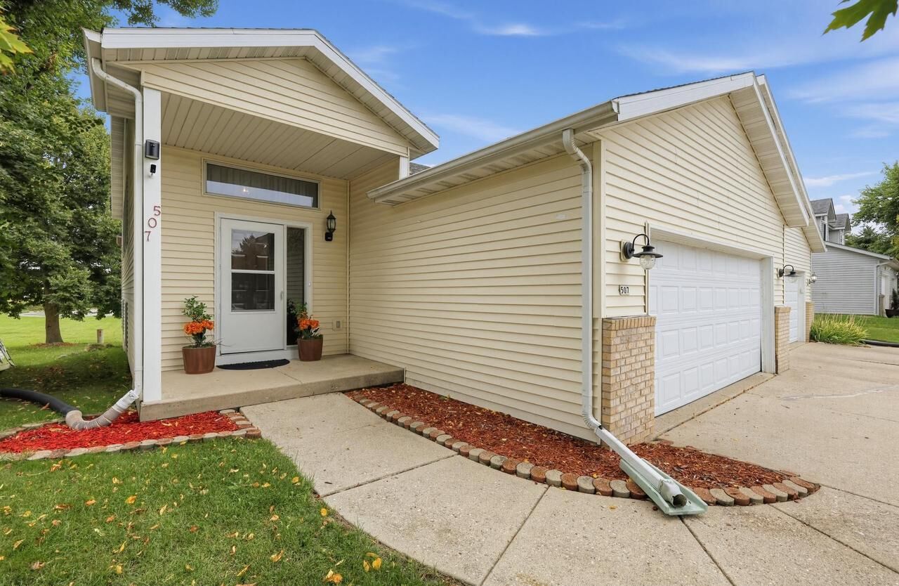 Property Photo:  507 Trailside Drive  WI 53532 
