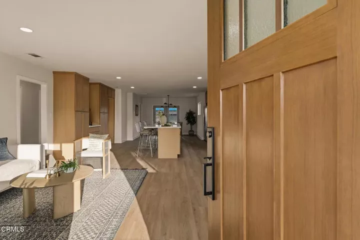 Property Photo:  2238 S Cochran Avenue  CA 90016 