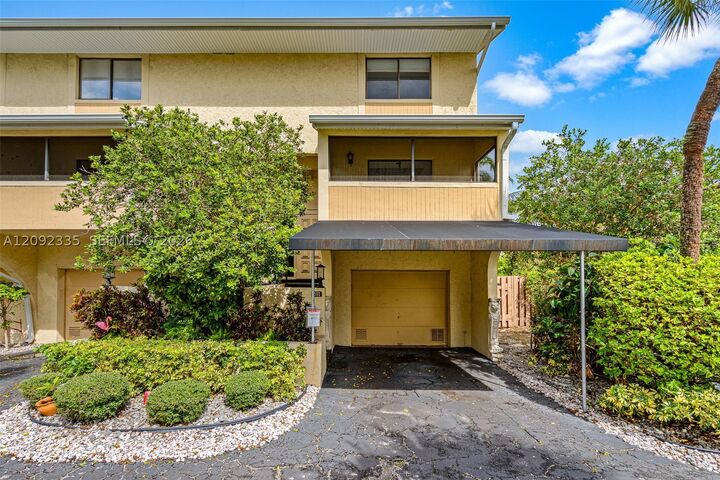 Property Photo: 3225 NE 13th St 201 FL 33062
