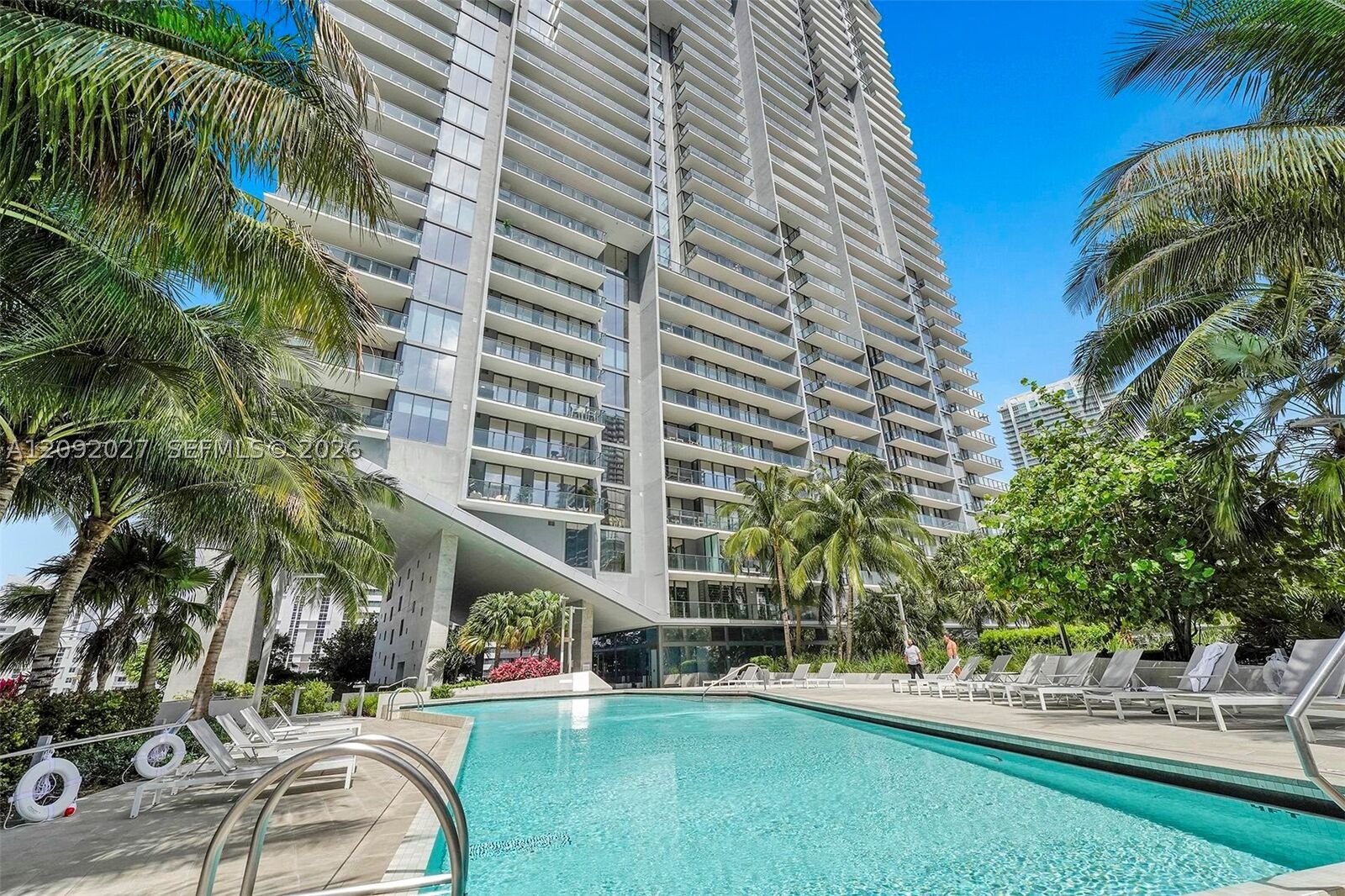 Property Photo: 88 SW 7th St 910 FL 33130