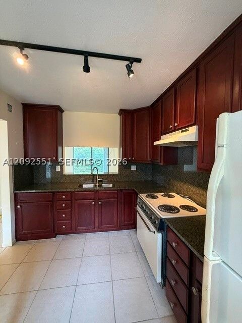 Property Photo: 900 Colony Point Cir 416 FL 33026