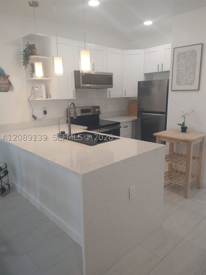 Property Photo: 600 Layne Blvd 122 FL 33009