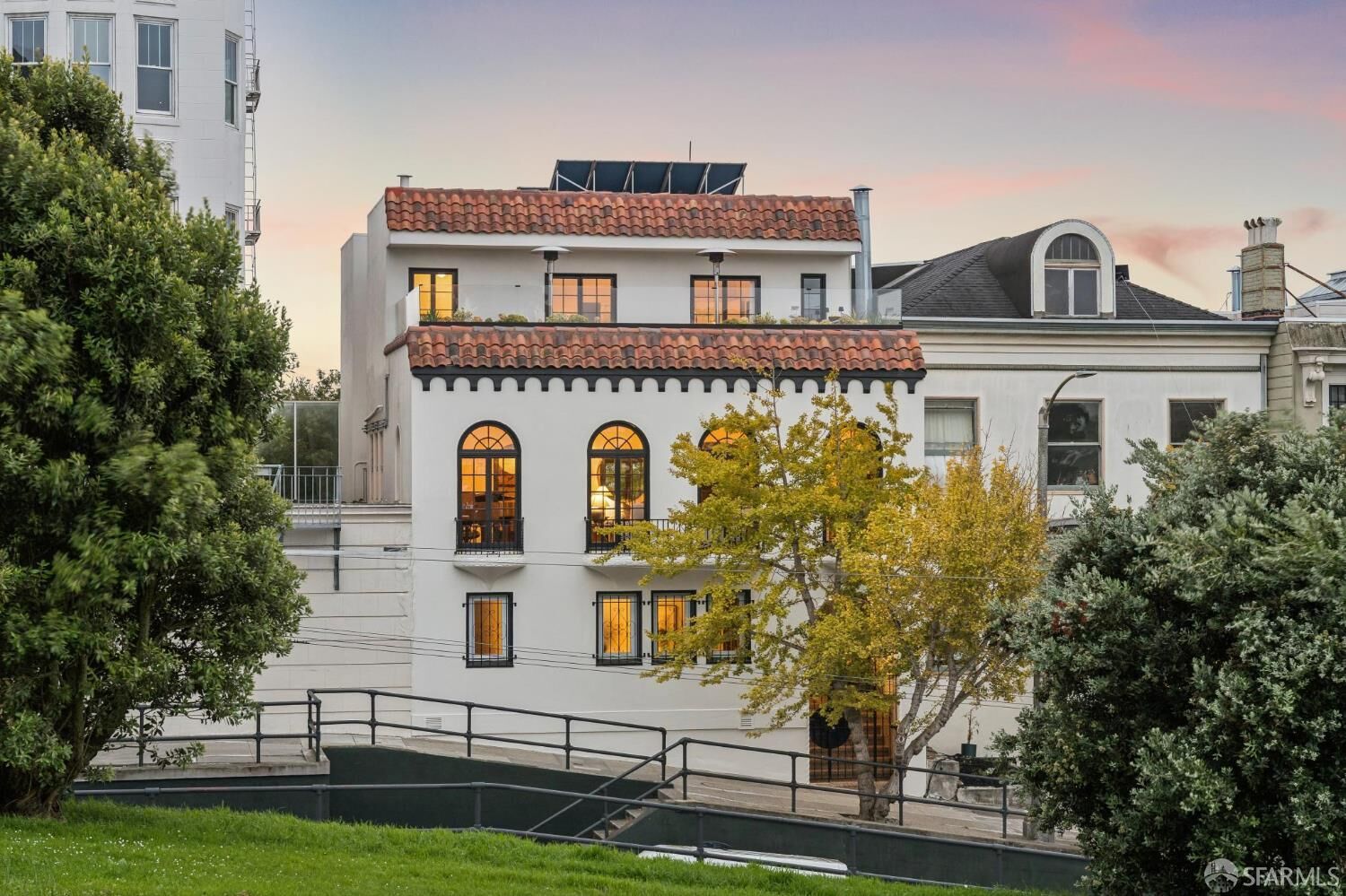 Property Photo:  1125 Hayes Street  CA 94117 