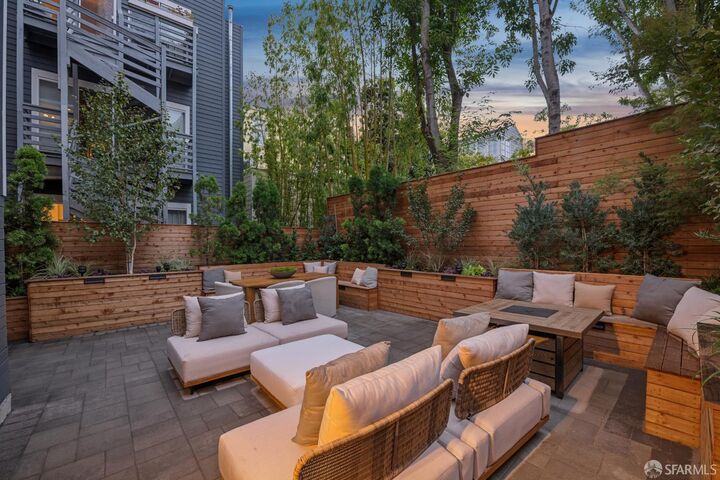 Property Photo: 2069 Ofarrell Street CA 94115