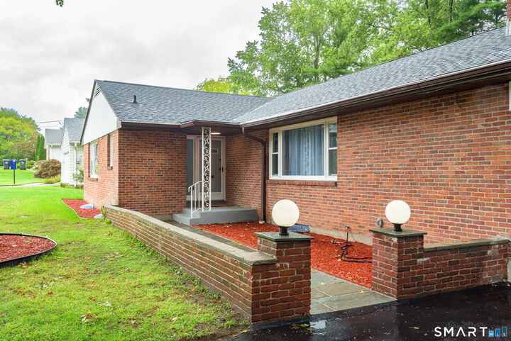 Property Photo:  8 Lincoln Avenue  CT 06117 