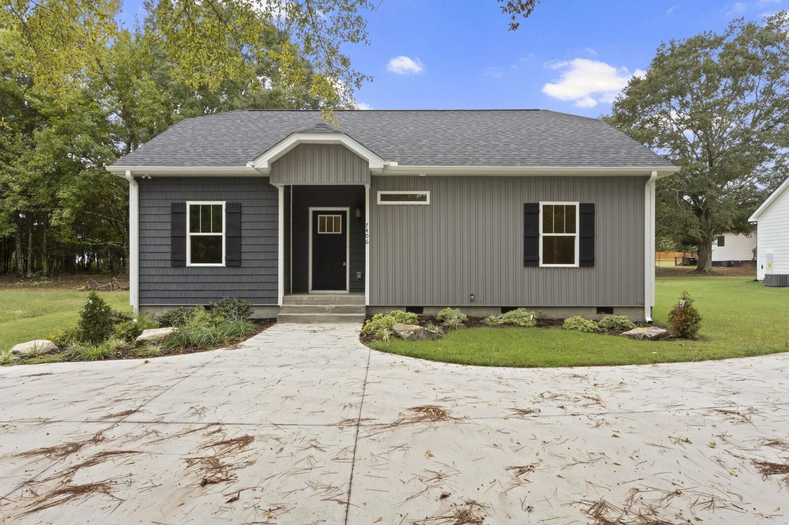 Property Photo:  7406 S Pine Street  SC 29372 