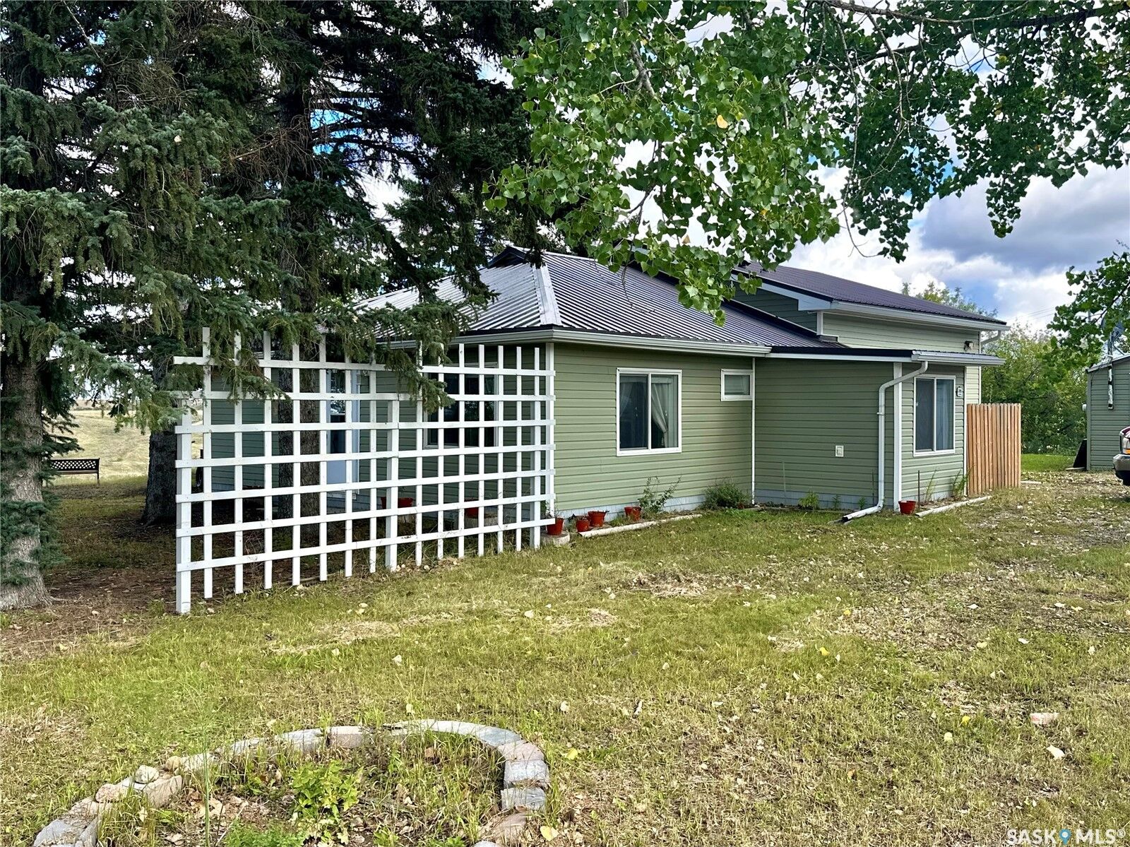 Property Photo:  709 2nd Street  SK S0G 0R0 